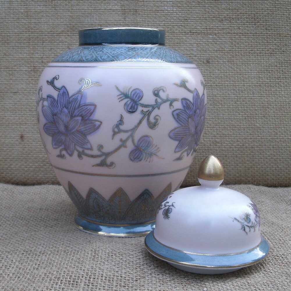 Vintage Andrea by Sadek Blue Lotus Ginger Jar - Picture 8 of 16